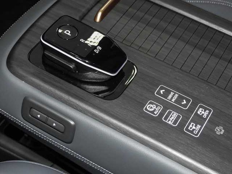 Nissan Ariya Evolve Pack 87kWh - 20'' Panorama Navi Nappaleder Memorysitze HUD Bose Klimasitz