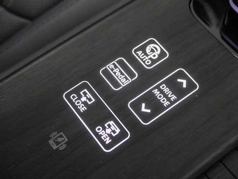 Nissan Ariya Evolve Pack 87kWh - 20'' Panorama Navi Nappaleder Memorysitze HUD Bose Klimasitz